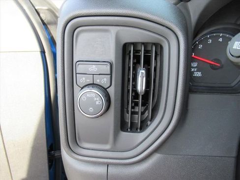 Used 2024 Chevrolet Silverado 1500 Custom image 17