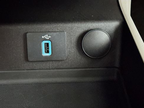 Used 2018 Ford Fusion SE w/ Fusion SE Technology Package image 24