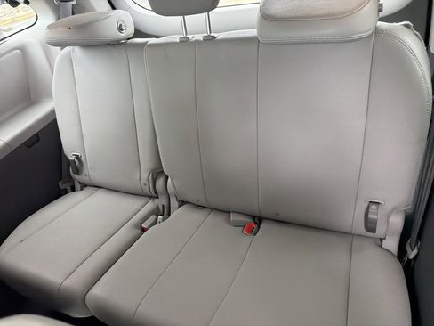 Used 2020 Toyota Sienna XLE w/ XLE Navigation Package FWD image 32