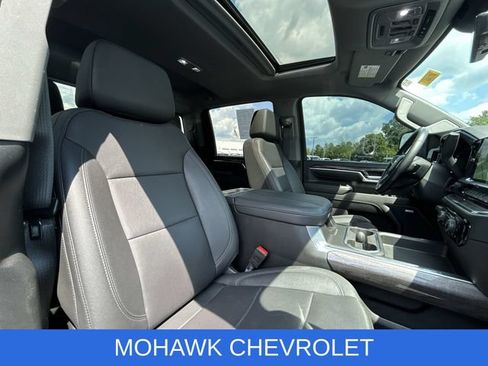 Used 2025 Chevrolet Silverado 2500 LTZ w/ LTZ Convenience Package AWD/4WD image 30