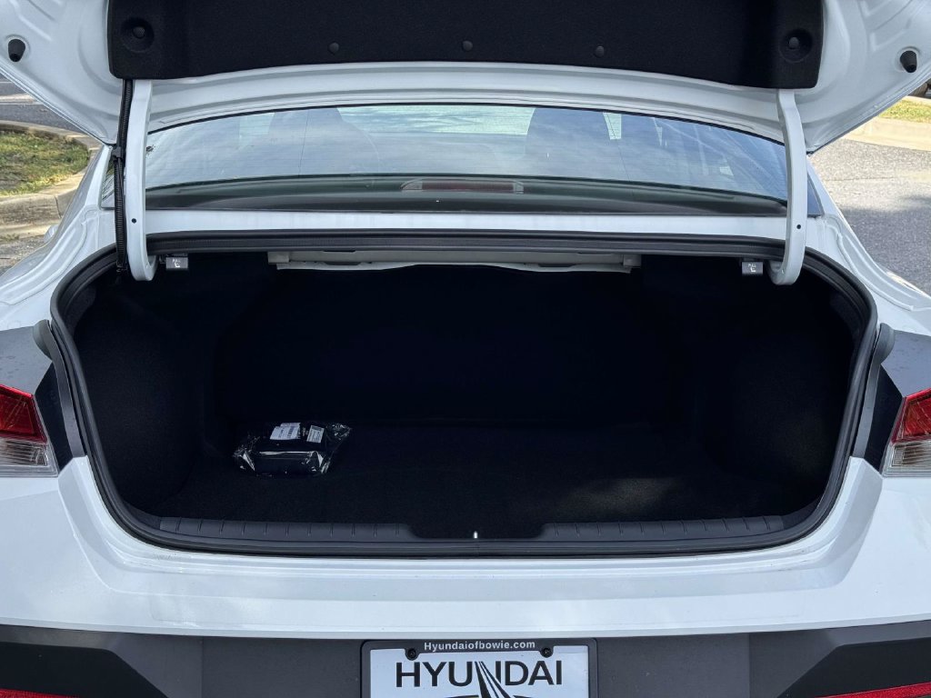 New 2026 Hyundai Elantra SE FWD image 11