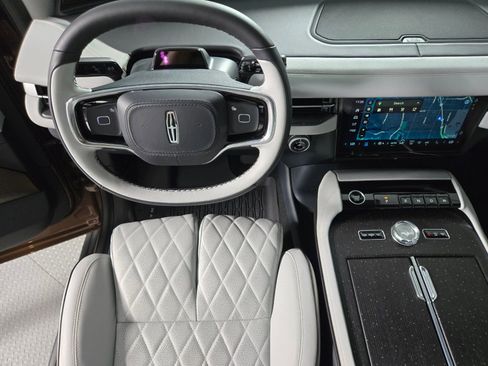 New 2026 Lincoln Navigator L Black Label w/ Black Label Special Edition image 17