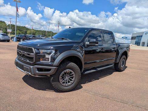Used 2019 Ford F150 Raptor w/ Equipment Group 802A Luxury image 4