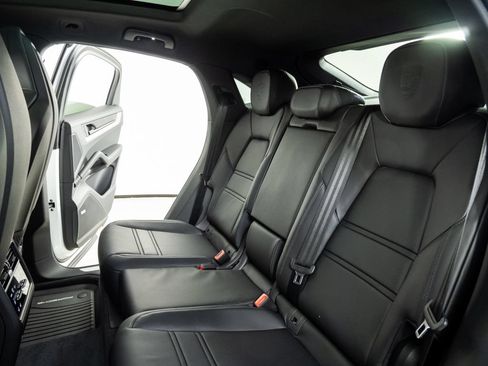 New 2026 Porsche Cayenne Coupe AWD/4WD image 22