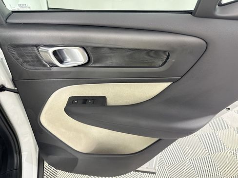 Used 2023 Volvo XC40 B4 Plus w/ Driver Assist Package FWD image 27