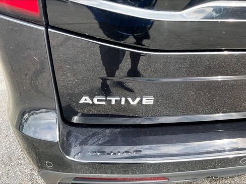Used 2025 Ford Expedition Active RWD image 7