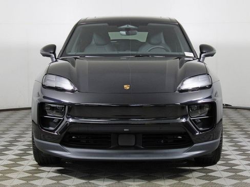 Certified 2025 Porsche Macan 4 Electric image 10
