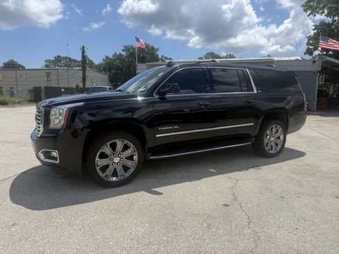 Used 2017 GMC Yukon XL SLT w/ Premium Edition RWD image 2