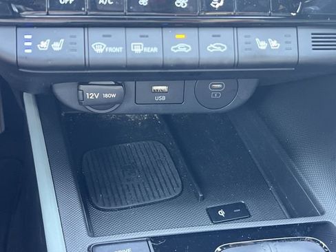 Certified 2025 Hyundai Elantra Limited FWD image 25