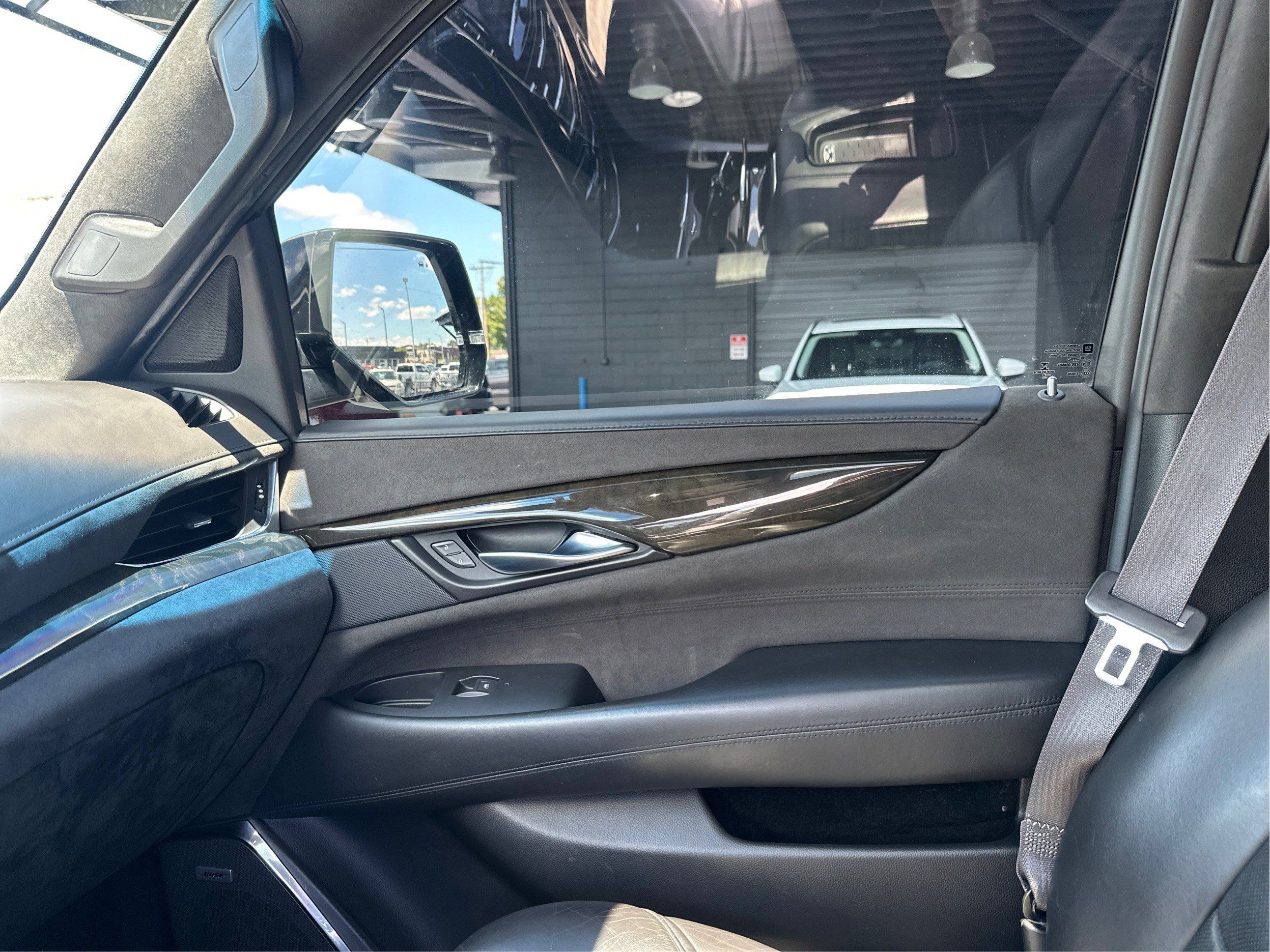 Used 2017 Cadillac Escalade Platinum AWD/4WD image 23