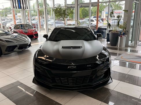 Used 2021 Chevrolet Camaro SS RWD image 2
