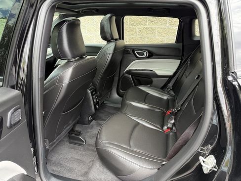 Used 2024 Jeep Compass Limited w/ Sun and Sound Group AWD/4WD image 17