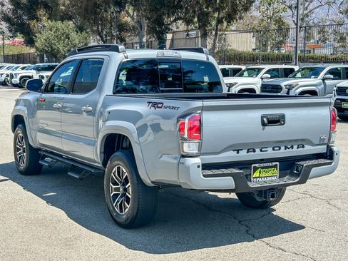 Used 2020 Toyota Tacoma TRD Sport w/ Technology Package RWD image 8