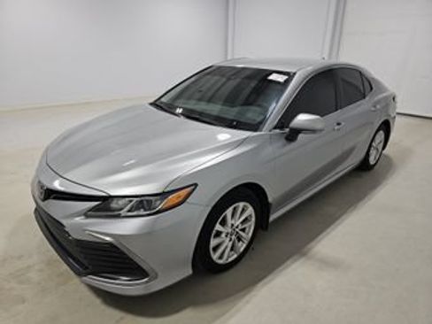 Used 2024 Toyota Camry LE w/ Convenience Package FWD image 1