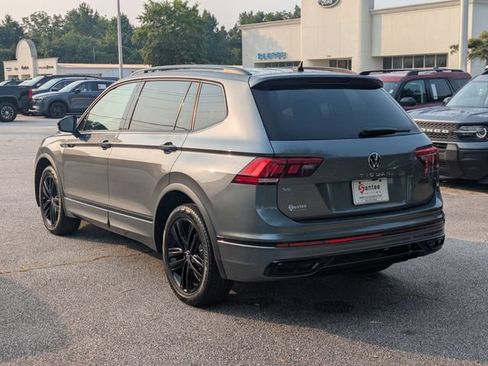 Used 2022 Volkswagen Tiguan SE R-Line FWD image 5