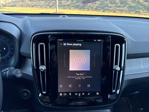 Used 2025 Volvo XC40 B5 Core image 29