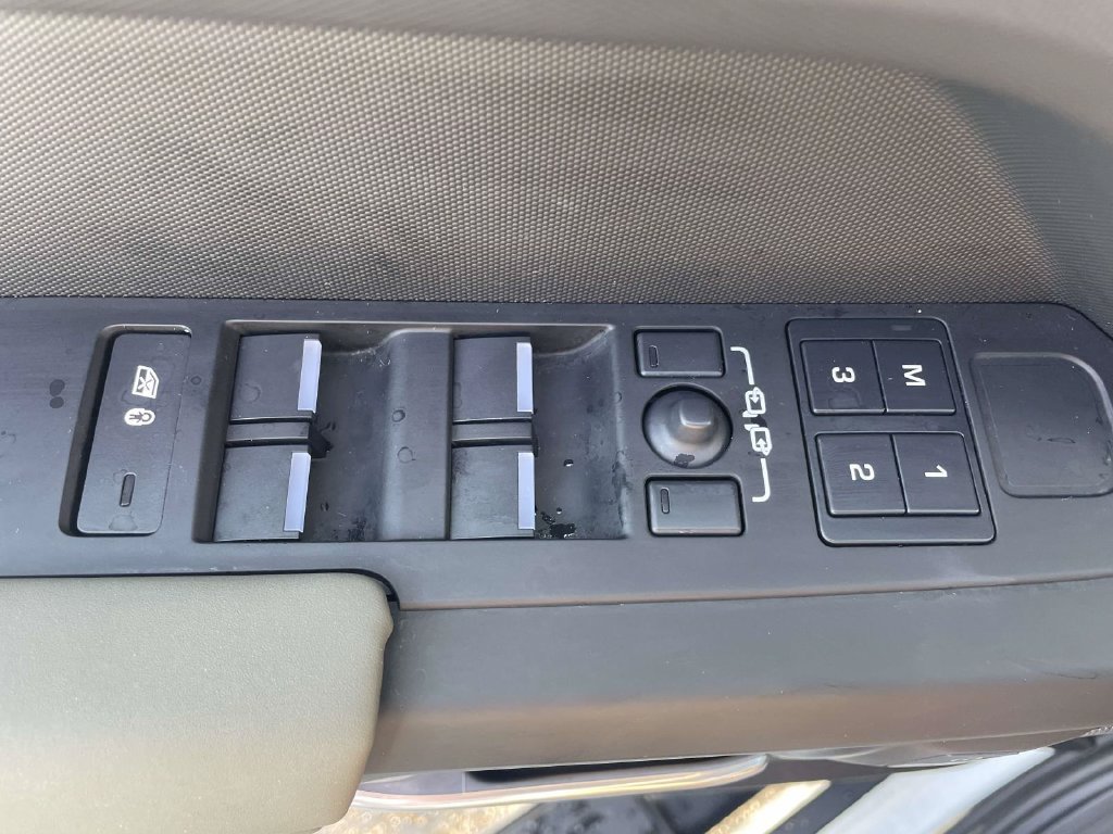 Used 2025 Land Rover Defender 110 S AWD/4WD image 26