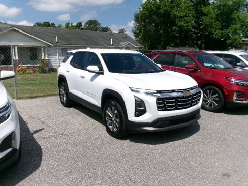 Used 2026 Chevrolet Equinox LT w/ Convenience Package II FWD image 1