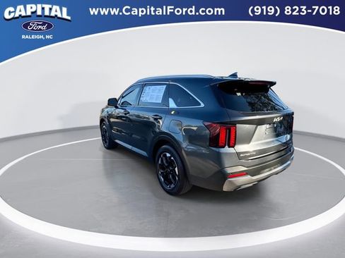 Used 2024 Kia Sorento S image 6