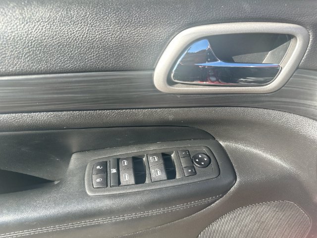 Used 2020 Jeep Grand Cherokee Altitude AWD/4WD image 16