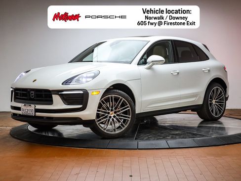 Certified 2025 Porsche Macan AWD/4WD image 1