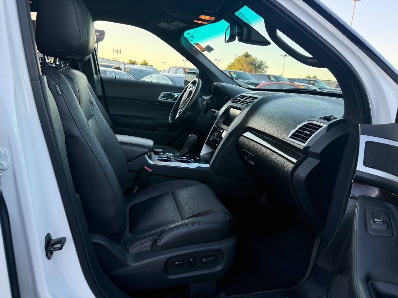 Used 2015 Ford Explorer Limited w/ Equipment Group 302A AWD/4WD image 16