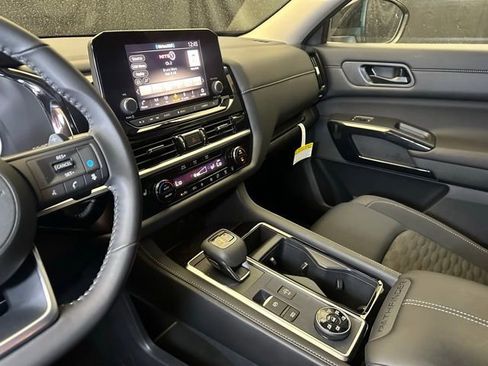 New 2025 Nissan Pathfinder SV w/ Black Appearance Package AWD/4WD image 29