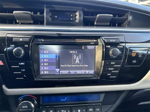 Used 2016 Toyota Corolla LE image 26