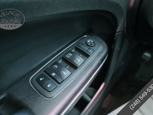 Used 2021 Chrysler 300 Touring L AWD/4WD image 22