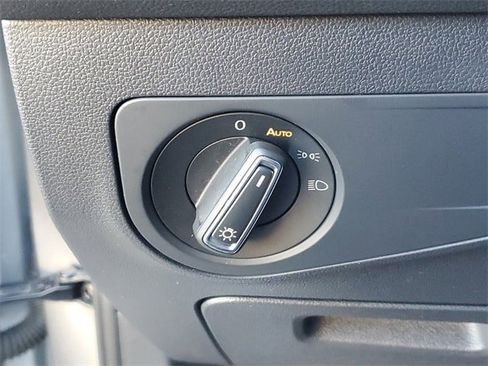 Certified 2022 Volkswagen Tiguan SE R-Line image 30