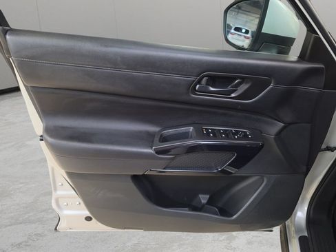 Used 2025 Nissan Pathfinder SV AWD/4WD image 22