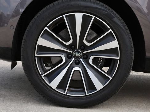 Certified 2024 Land Rover Range Rover SE AWD/4WD image 6