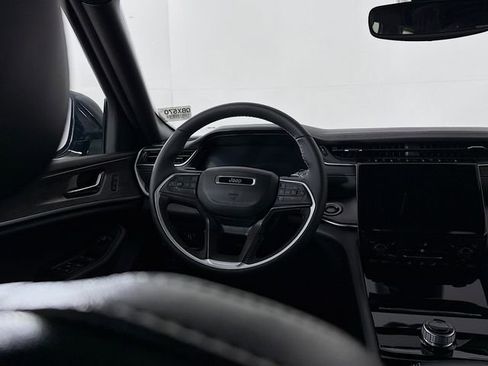 Used 2024 Jeep Grand Cherokee L Limited w/ Black Appearance Package image 11