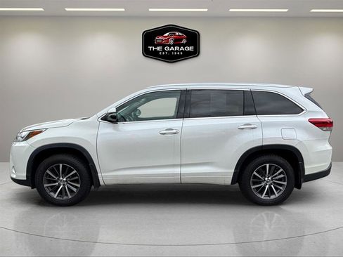 Used 2018 Toyota Highlander XLE AWD/4WD image 2
