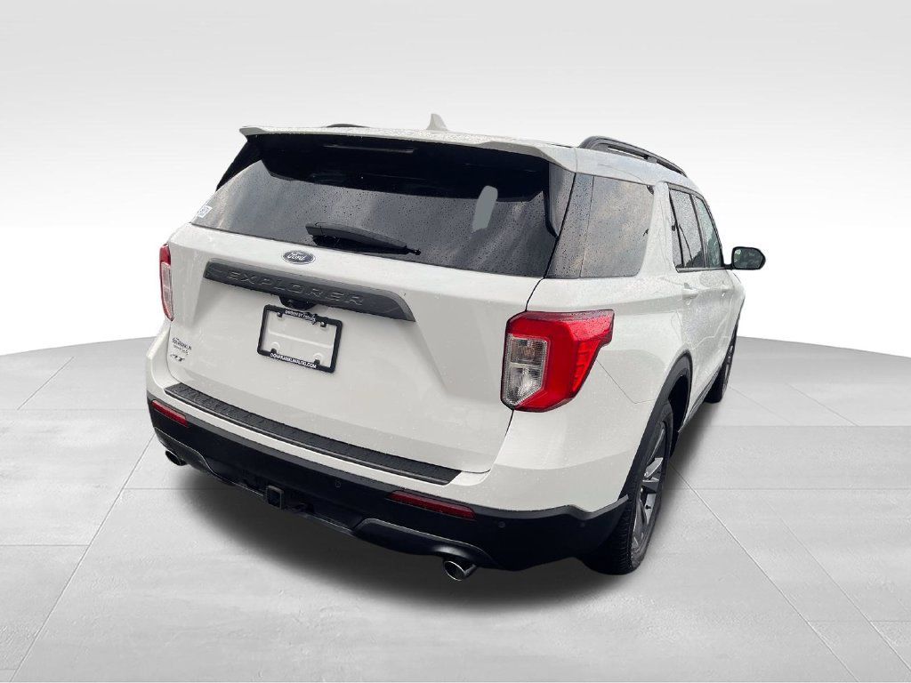 Used 2023 Ford Explorer XLT w/ Equipment Group 202A RWD image 5