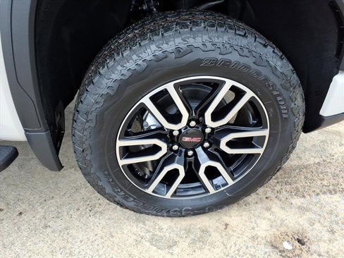 New 2026 GMC Sierra 1500 AT4 w/ AT4 Premium Package image 9