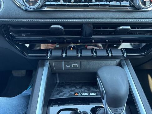 Used 2023 Chevrolet Colorado LT w/ LT Convenience Package III image 19