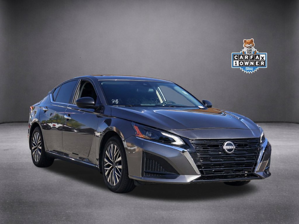 Used 2025 Nissan Altima 2.5 SV FWD image 2