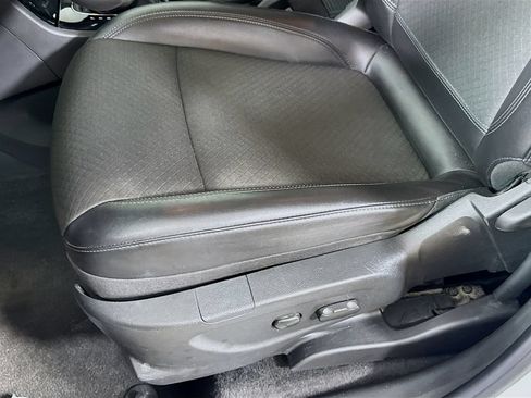 Used 2021 Buick Encore Preferred AWD/4WD image 23
