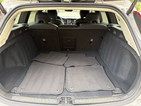 Used 2025 Volvo V60 B5 Cross Country Plus AWD/4WD image 33