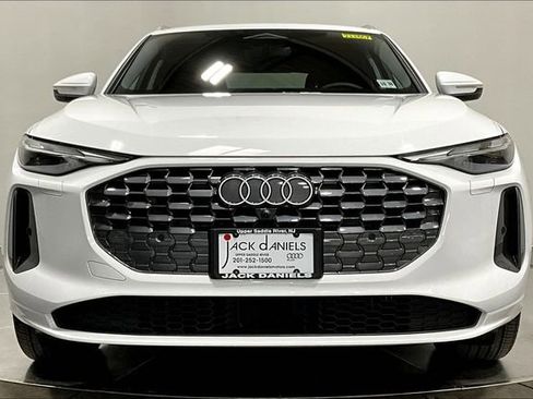 Certified 2025 Audi Q5 Premium w/ Convenience Package AWD/4WD image 3