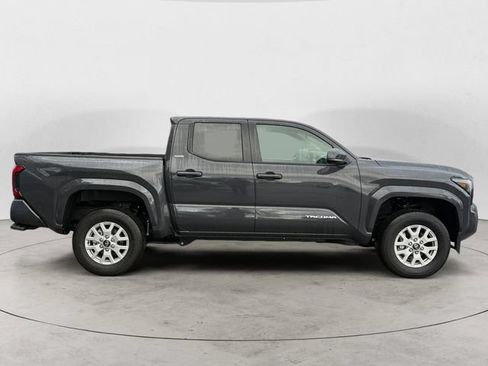 Used 2025 Toyota Tacoma SR5 AWD/4WD image 6