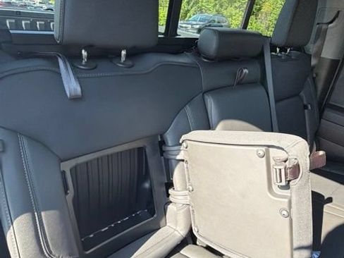 Used 2024 GMC Sierra 1500 SLT AWD/4WD image 35