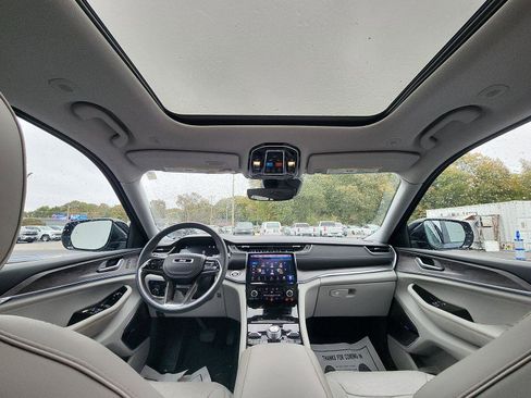 Used 2022 Jeep Grand Cherokee Overland image 25