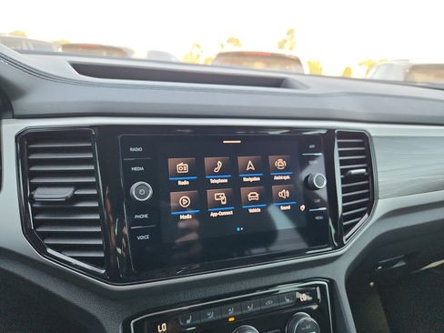 Used 2023 Volkswagen Atlas Cross Sport SE FWD image 19