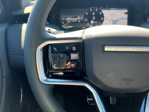 Used 2025 Land Rover Discovery Sport Dynamic SE image 23