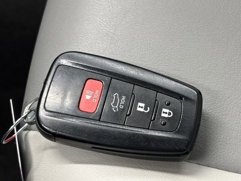 Used 2023 Toyota RAV4 XLE Premium image 31