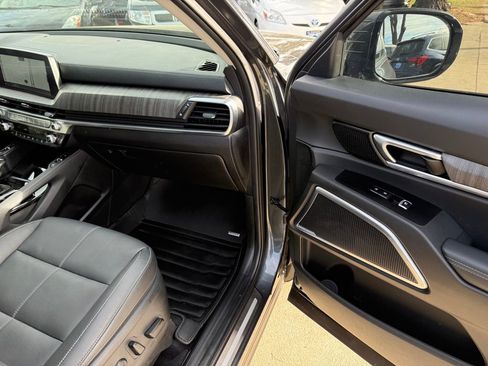 Used 2023 Kia Telluride SX image 17