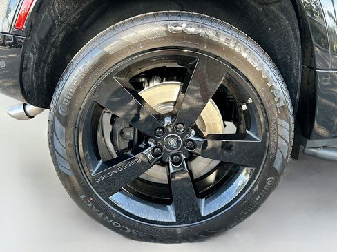 New 2025 Land Rover Defender 90 V8 image 32