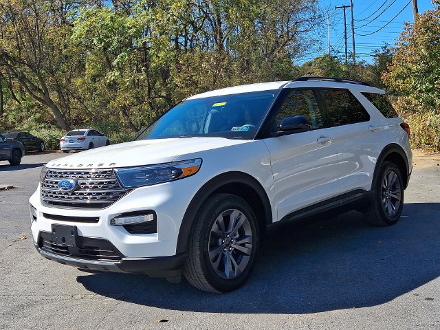 Used 2023 Ford Explorer XLT w/ Equipment Group 202A AWD/4WD image 3